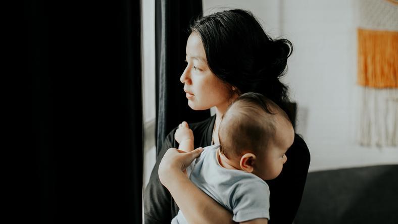 合租生娃的年轻夫妻们